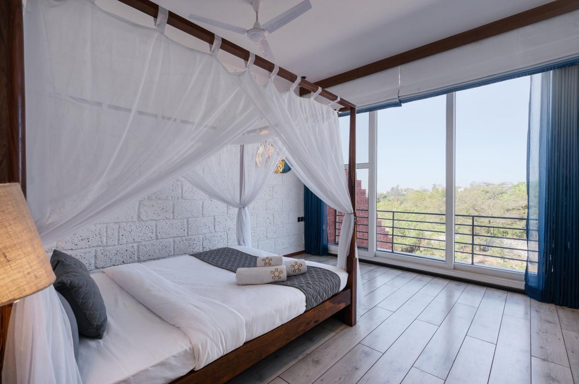 Saffronstays Calvin - 3 Bedroom Pool Villa In Лонавла Екстер'єр фото